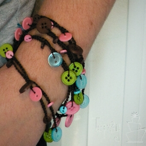 Crochet button necklace or bracelet