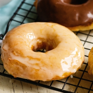 Homemade Raised Donuts with Glaze recipes and video