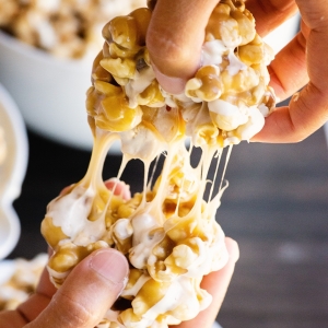 Butterbeer Popcorn recipe and video - 3 ways - crunchy, gooey and popcorn balls
