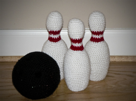 crochet-bowling-ball-pins-toy