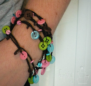 Crochet button necklace or bracelet