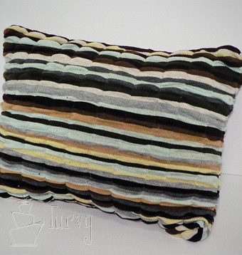 Elastic gathered sweater pillow