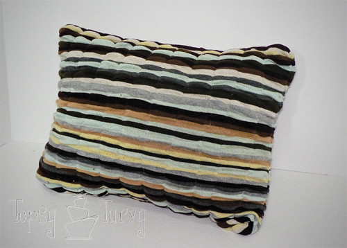 elastic thread sweater pillow finished