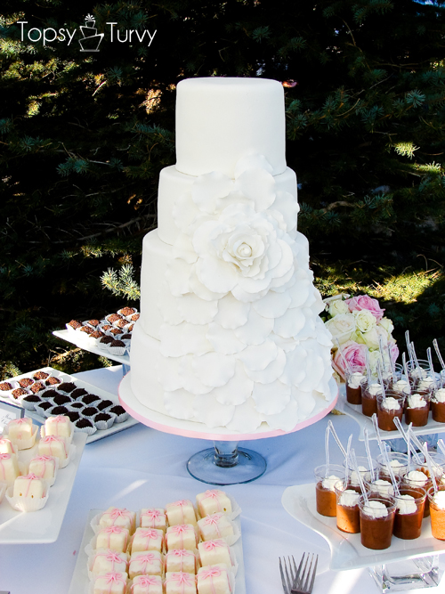 cascading-wild-rose-fondant-wedding-cake