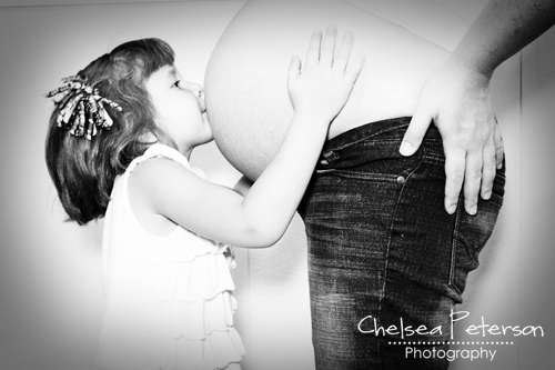 Maternity-picture-kissing