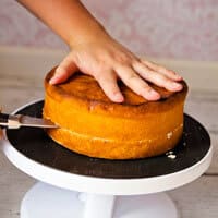 how-to-level-cake