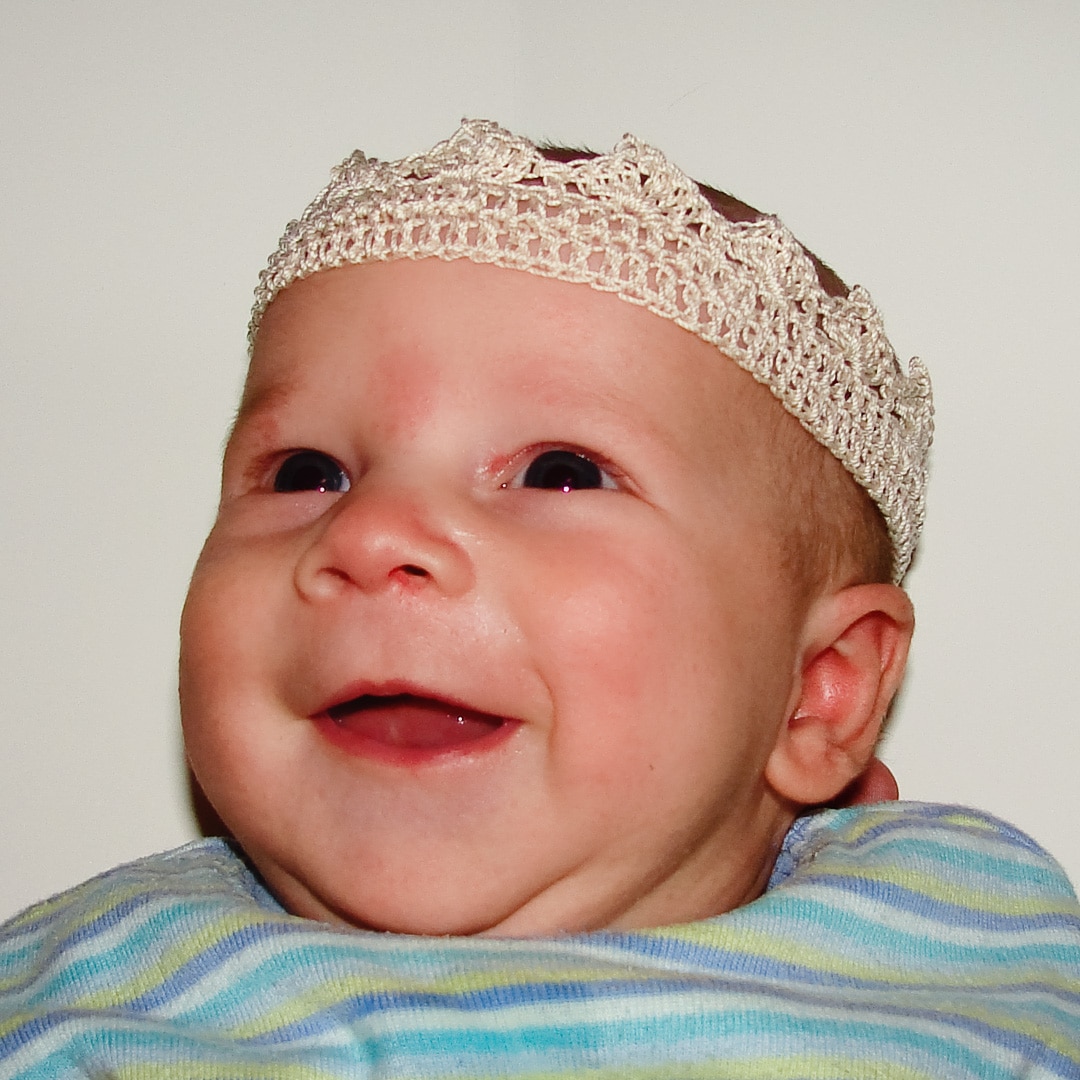 thread crochet infant crown pattern