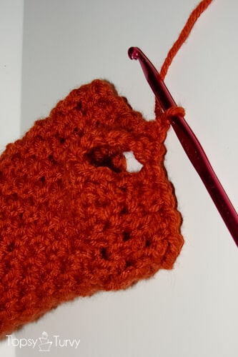 ch.sc-fingerless-mitten-crochet-pattern-thumb-hole