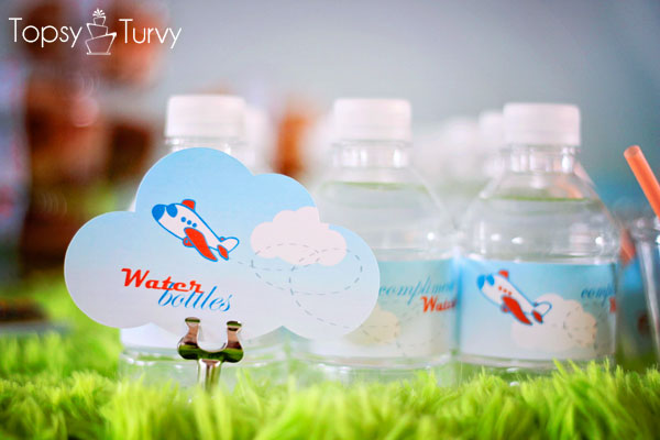 airplane-baby-shower-water-bottles