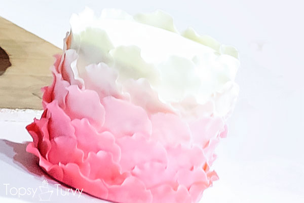 topsy-turvy-fondant-cake-petals