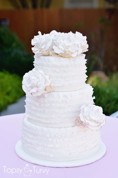 vintage-ruffled-wedding-cake-gumpaste-roses