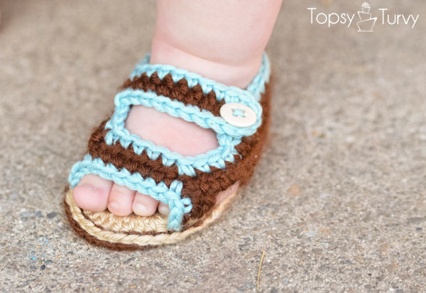 crochet-baby-sandals-left-foot