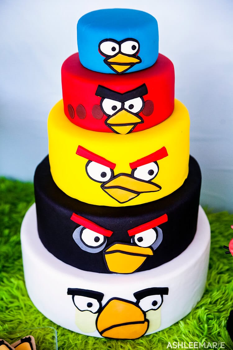 This image has an empty alt attribute; its file name is 5-tier-angry-bird-birthday-party.jpg