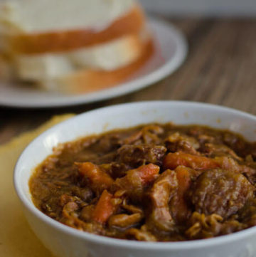 Chicken stew with sausage and mustard