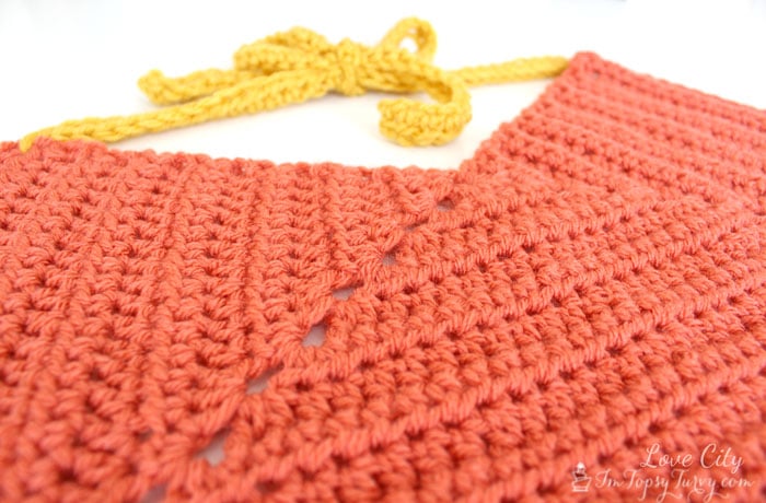 crochet-apron-pattern-eyelets