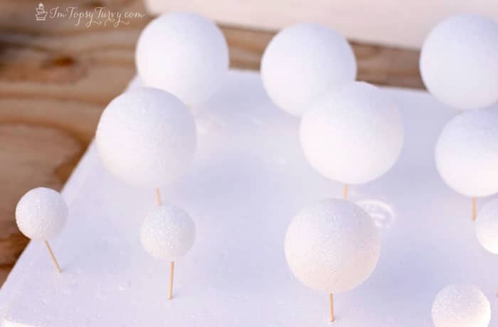 frozen-party-supplies-styrofoam-snowballs