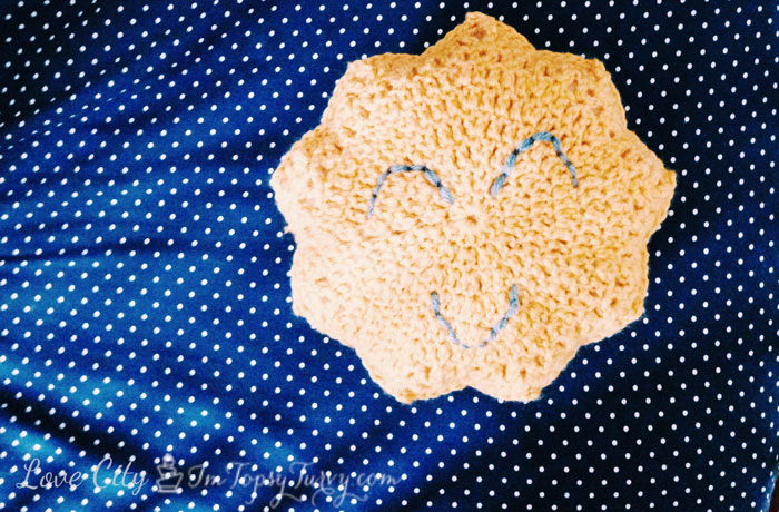 sun-pillow-free-crochet-pattern-e1405962418111
