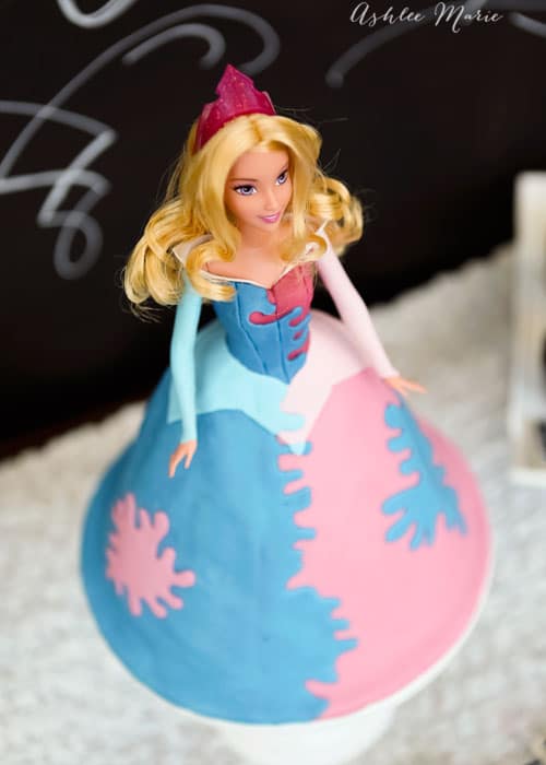 a sleeping beauty birthday cake to go along with a full disney princess themed birthday party