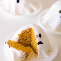these mini ghost pumpkin cakes are easy to make, delicious and so cute