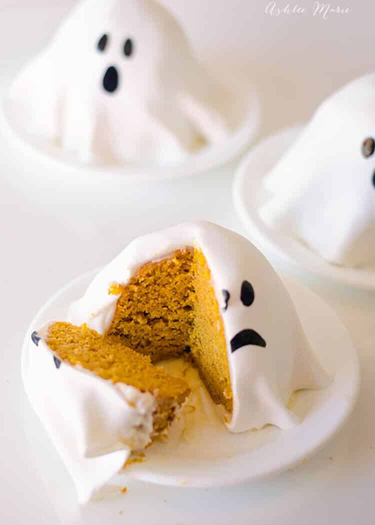these mini ghost pumpkin cakes are easy to make, delicious and so cute
