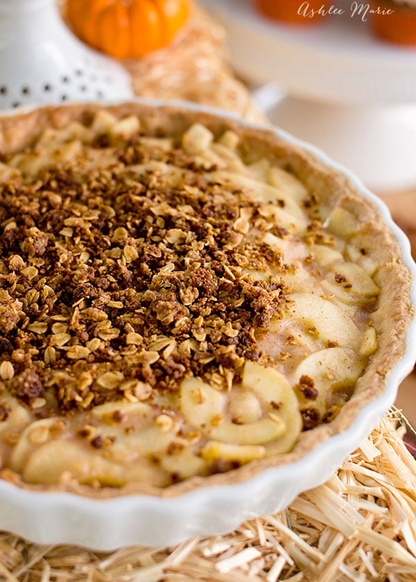 topped with an oat and sugar crumble this apple pie based filling is amazing in this prebaked Pâte Sablée tart crust