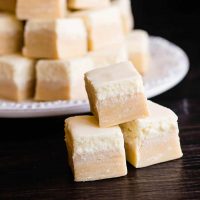 a butterbeer fudge with a butterscotch base with a creamy top, just like the drink itself