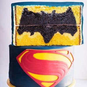 Batman vs Superman design inside Cake – video tutorial