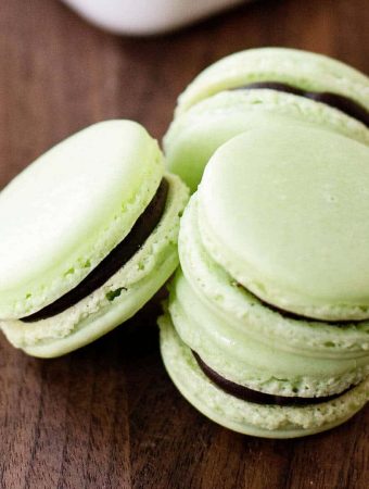 Oh so delicious chocolate mint macarons, free recipe