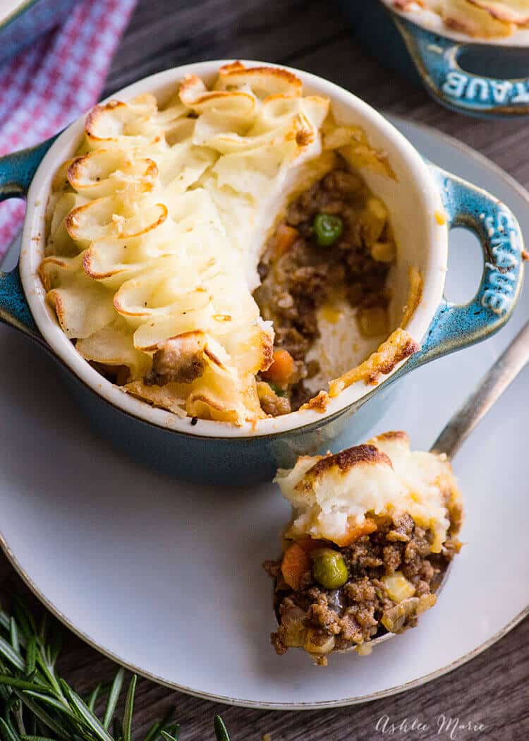 easy and delicious - this classic shepherds pie recipe is comfort food at it's finest