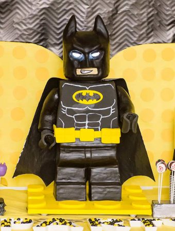 How to make a Standing LEGO Batman Cake