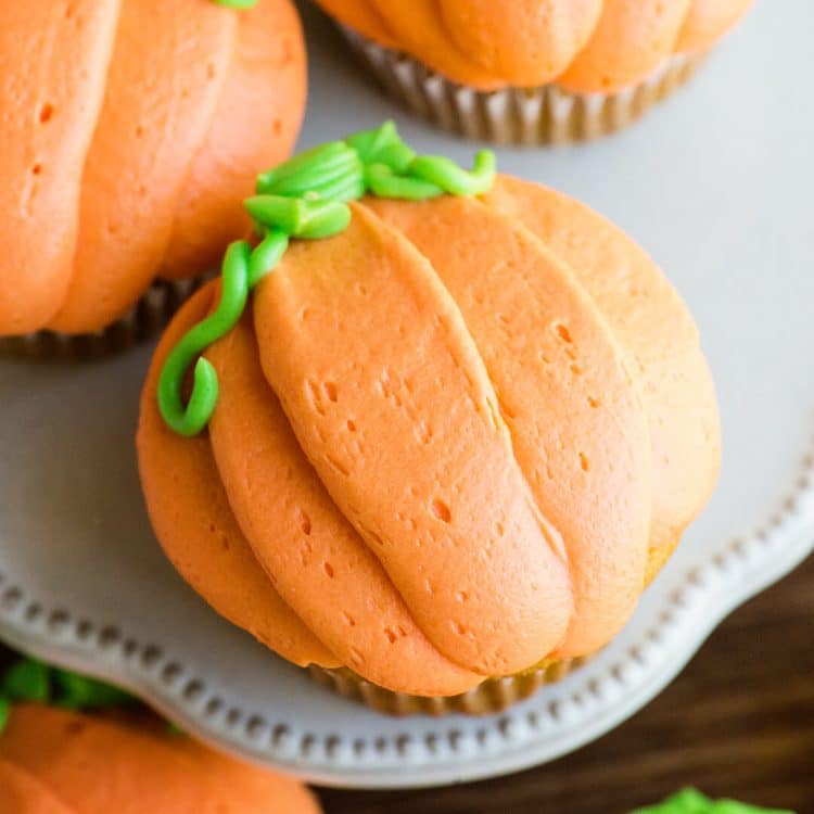 easy pumpkin cupcakes with cream cheese frosting